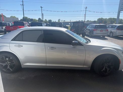 Used 2022 Chrysler 300 Touring RWD image 10