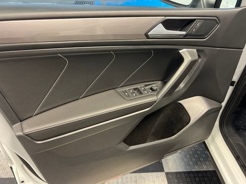 Certified 2023 Volkswagen Tiguan SE w/ Panoramic Sunroof Package FWD image 7
