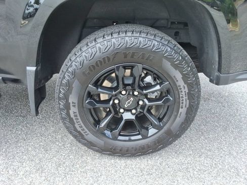 Certified 2025 Chevrolet Colorado Z71 w/ Midnight Edition AWD/4WD image 13