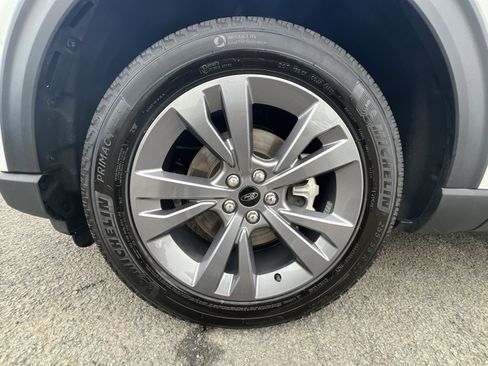 Certified 2025 Ford Explorer Active w/ Active Comfort Package image 12