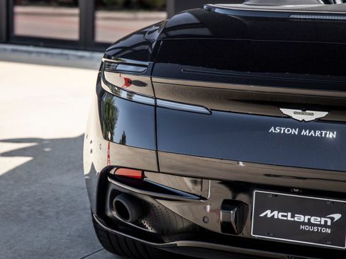 Used 2019 Aston Martin DB11 Volante RWD image 12