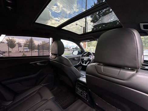 Used 2019 Audi Q8 Prestige w/ Luxury Package AWD/4WD image 31