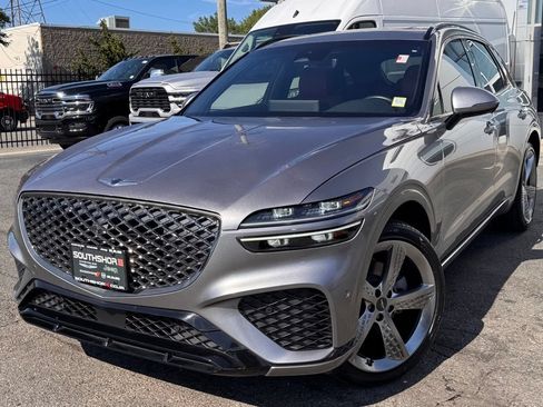 Used 2022 Genesis GV70 2.5T w/ Sport Prestige Package AWD/4WD image 3