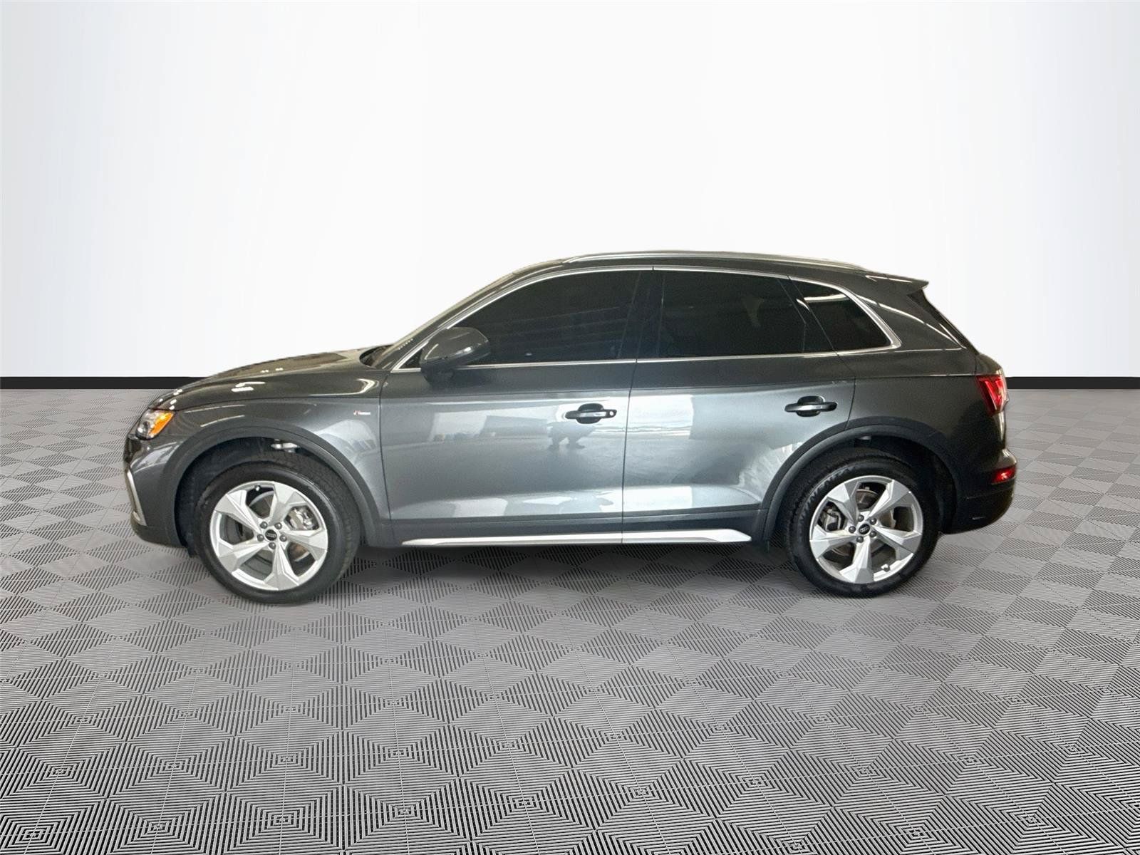 Used 2023 Audi Q5 2.0T Premium Plus w/ Premium Plus Package AWD/4WD image 4