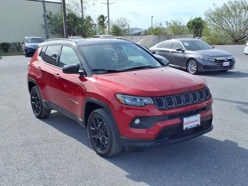 Used 2024 Jeep Compass Latitude w/ Altitude Special Edition image 2