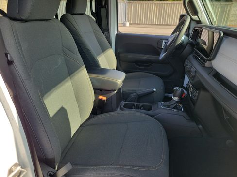 Used 2025 Jeep Wrangler Unlimited Sahara AWD/4WD image 22