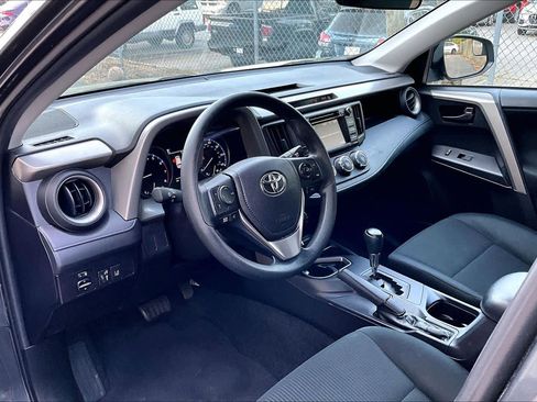 Used 2018 Toyota RAV4 LE image 17