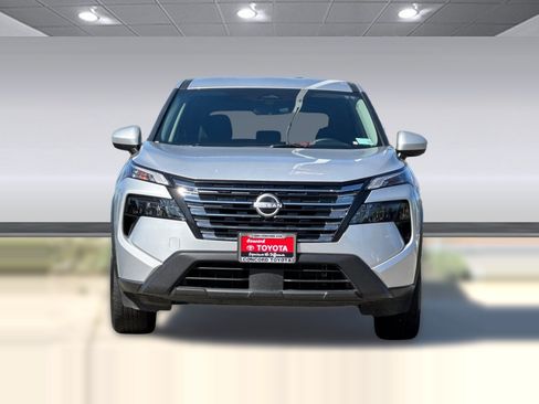 Used 2025 Nissan Rogue SV FWD image 5