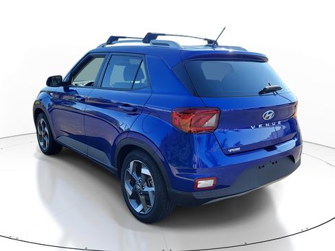 Used 2023 Hyundai Venue Limited image 5