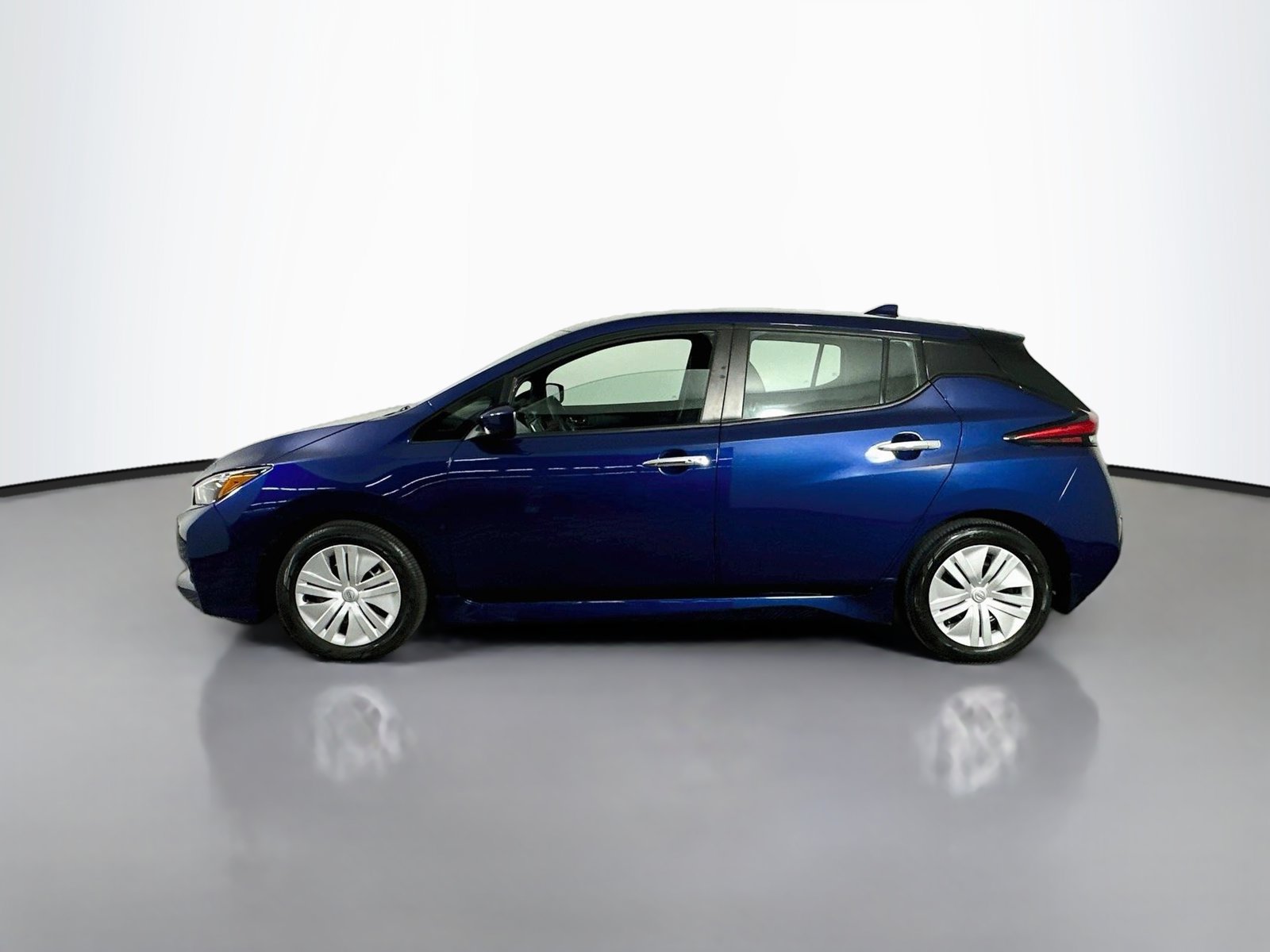 Used 2023 Nissan Leaf S FWD image 5
