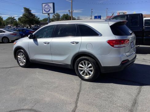 Used 2018 Kia Sorento LX AWD/4WD image 13