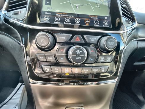 Used 2022 Jeep Grand Cherokee Limited w/ Trailer Tow Group IV image 18