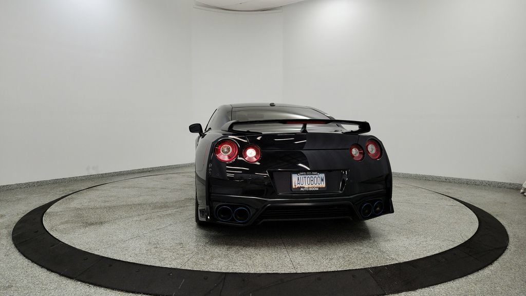 Used 2020 Nissan GT-R Premium w/ Premium Interior Package AWD/4WD image 4