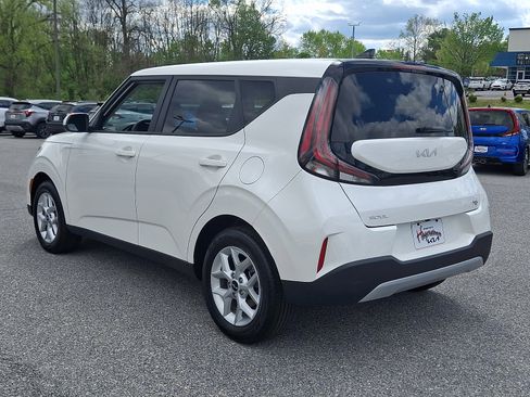 Used 2025 Kia Soul LX w/ LX Technology Package image 4