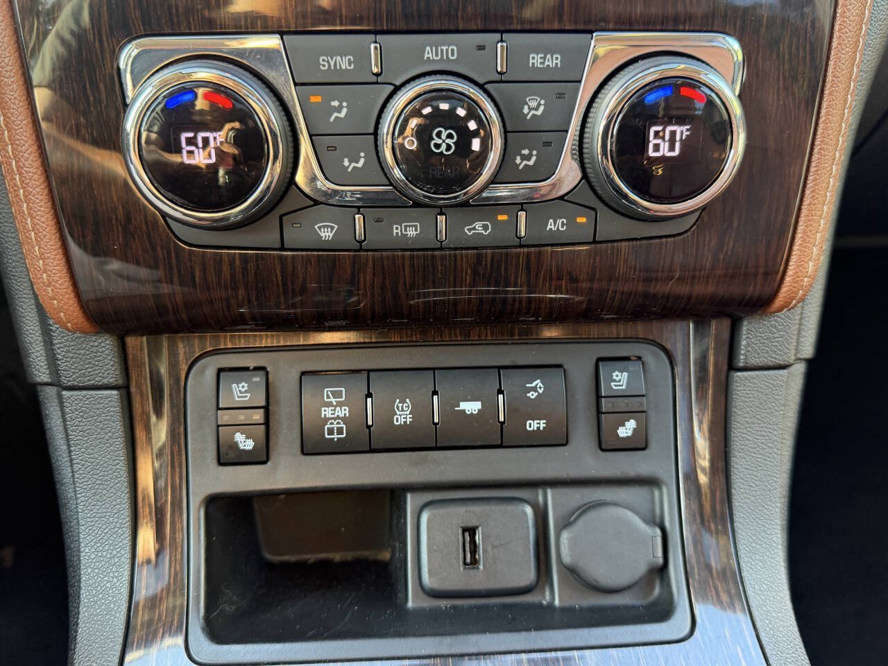 Used 2016 Chevrolet Traverse LTZ AWD/4WD image 19