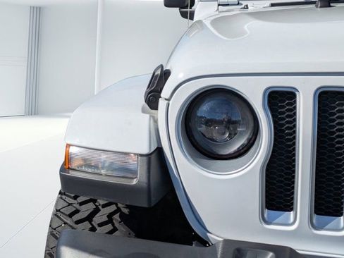 Used 2020 Jeep Wrangler Unlimited Sahara image 8