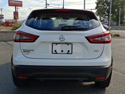 Used 2022 Nissan Rogue Sport S image 5