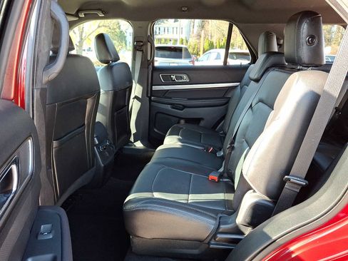 Used 2018 Ford Explorer XLT w/ Equipment Group 202A image 22