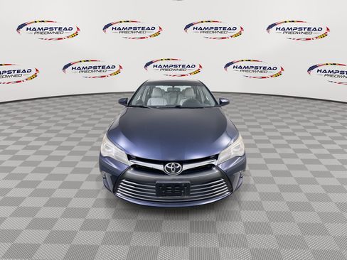 Used 2017 Toyota Camry XLE w/ Moonroof Package FWD image 3