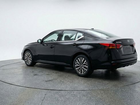 Used 2025 Nissan Altima 2.5 SV image 6