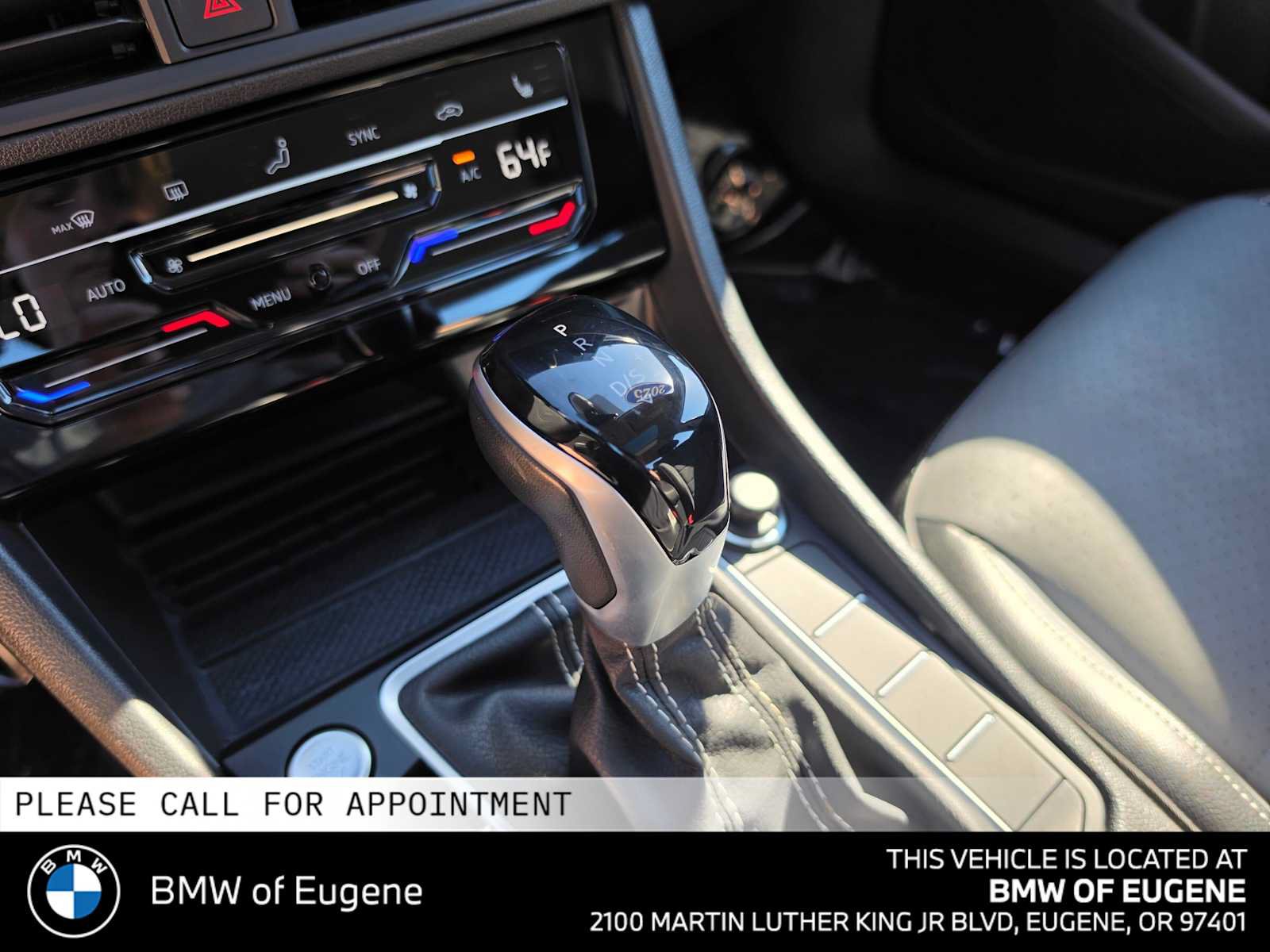 Used 2025 Volkswagen Jetta SE FWD image 31