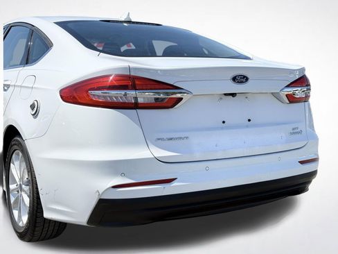 Used 2019 Ford Fusion SE FWD image 3