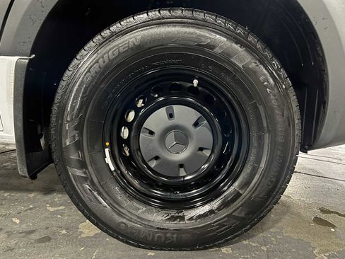 Used 2025 Mercedes-Benz Sprinter 2500 image 9