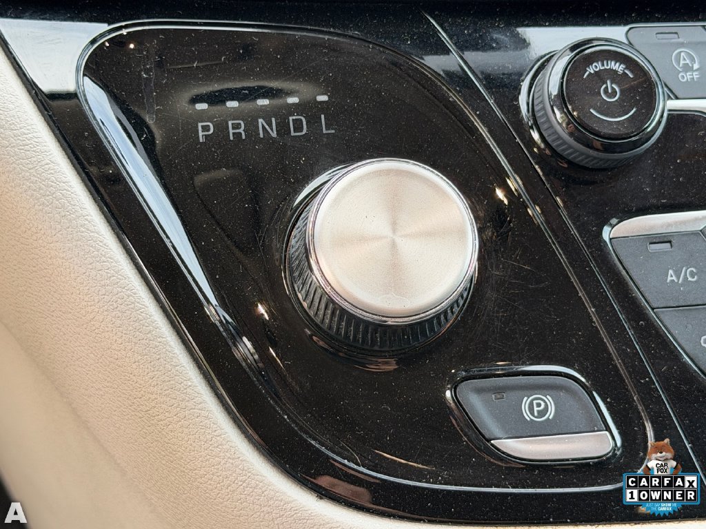 Used 2024 Chrysler Pacifica Touring-L FWD image 12