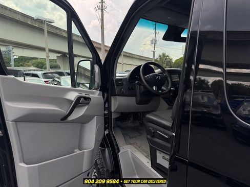 Used 2018 Mercedes-Benz Sprinter 2500 image 22