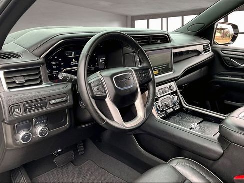 Used 2024 GMC Yukon XL Denali RWD image 17
