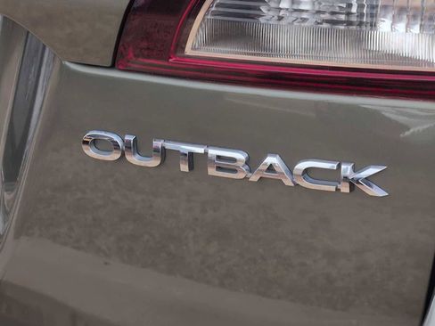 Used 2018 Subaru Outback 2.5i Premium image 13