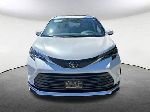 New 2026 Toyota Sienna Platinum AWD/4WD image 4