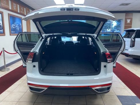 Used 2022 Volkswagen Atlas Cross Sport SEL w/ Cross Sport MDO Package AWD/4WD image 13