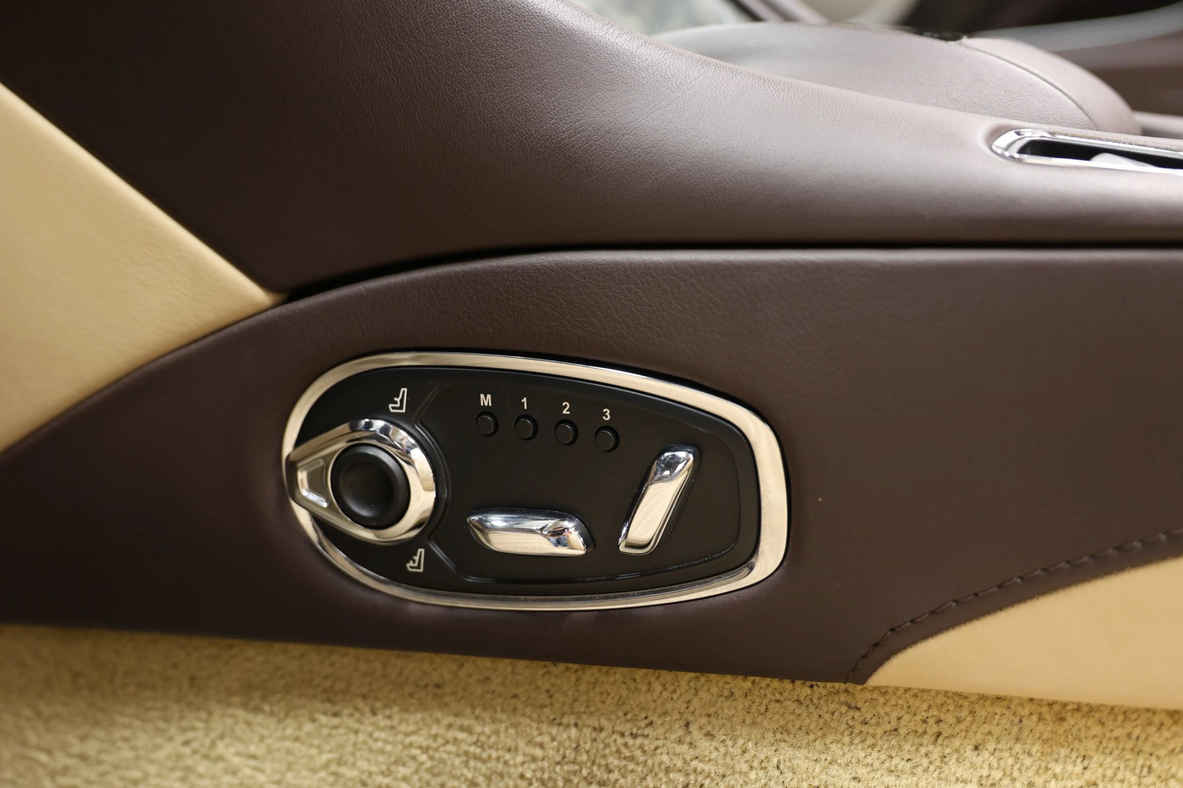 Used 2019 Aston Martin DB11 Volante RWD image 49