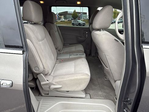 Used 2015 Nissan Quest SV image 18