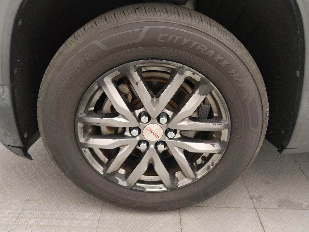 Used 2017 GMC Acadia SLT w/ LPO, Cargo Package FWD image 31
