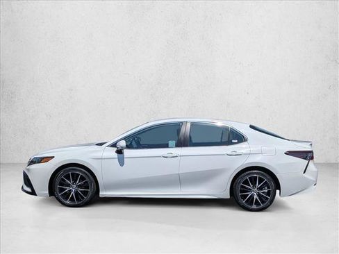 Used 2023 Toyota Camry SE FWD image 9