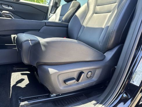 Certified 2025 Nissan Rogue SL w/ SL Premium Package AWD/4WD image 29