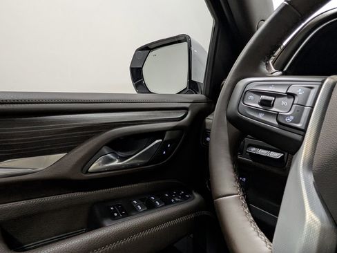 Used 2023 GMC Yukon XL Denali image 34