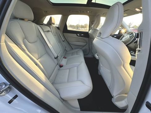 Used 2024 Volvo XC60 B5 Plus w/ Protection Package Premier AWD/4WD image 28
