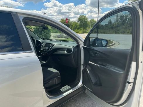 Used 2021 Chevrolet Equinox LT FWD image 18