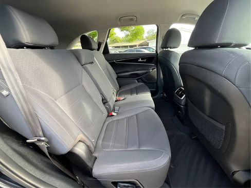 Used 2019 Kia Sorento L FWD image 25