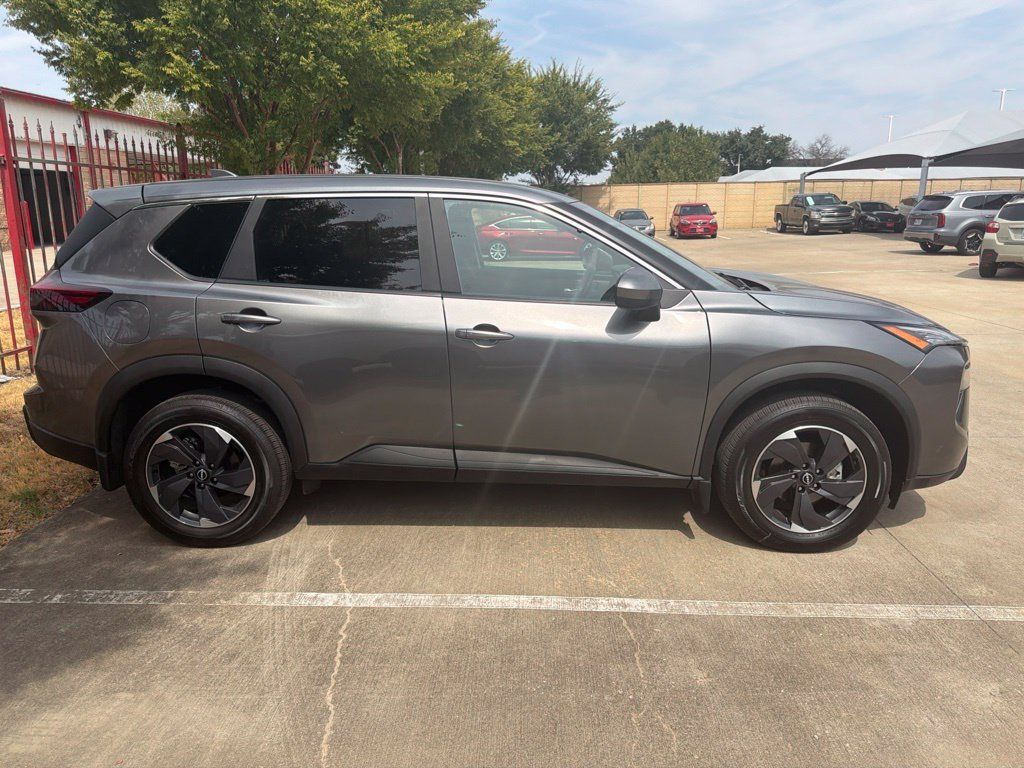 Certified 2026 Nissan Rogue SV FWD image 6