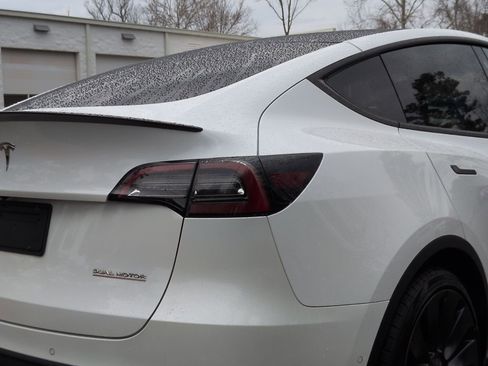 Used 2022 Tesla Model Y Performance image 10