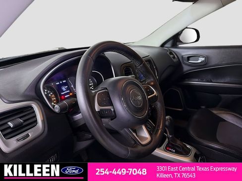 Used 2018 Jeep Compass Latitude w/ Cold Weather Group image 10