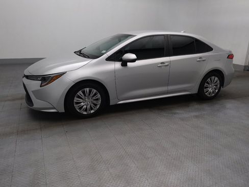 Used 2022 Toyota Corolla LE image 2