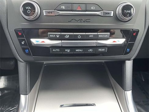 Used 2020 Ford Explorer Limited image 20