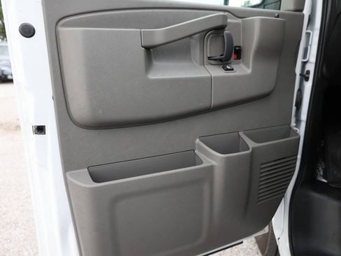 Used 2025 Chevrolet Express 3500 LT w/ LT Preferred Equipment Group RWD image 12