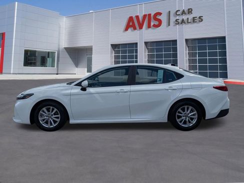 Used 2025 Toyota Camry LE image 10