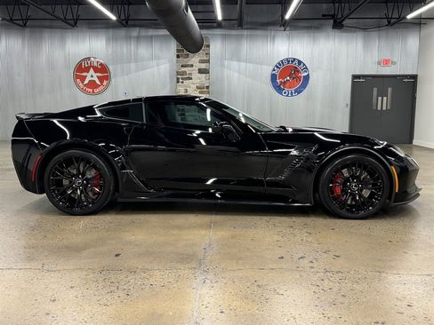 Used 2015 Chevrolet Corvette Z06 w/ 3LZ Preferred Equipment Group image 15